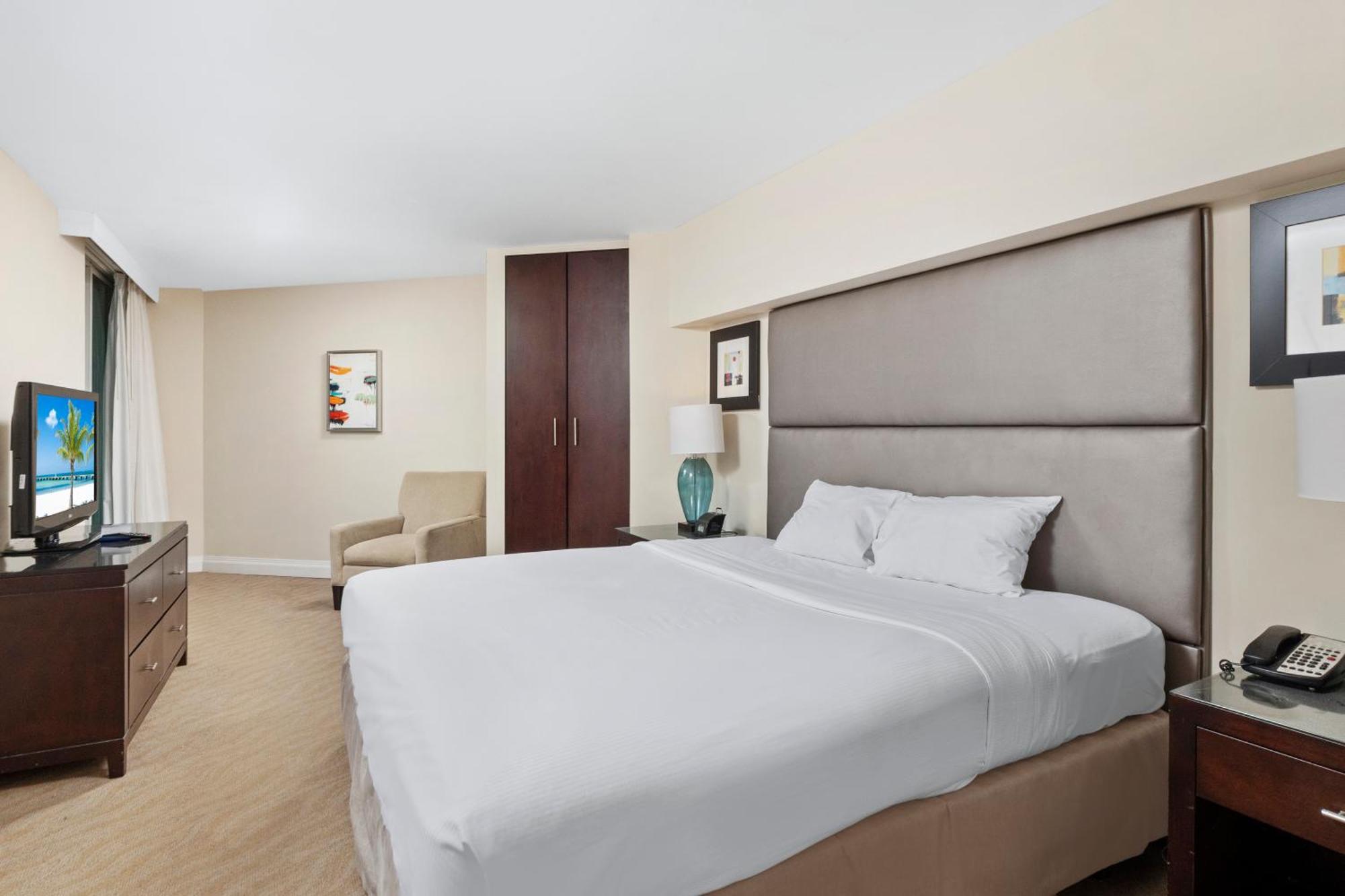 King Suite Balcony City View