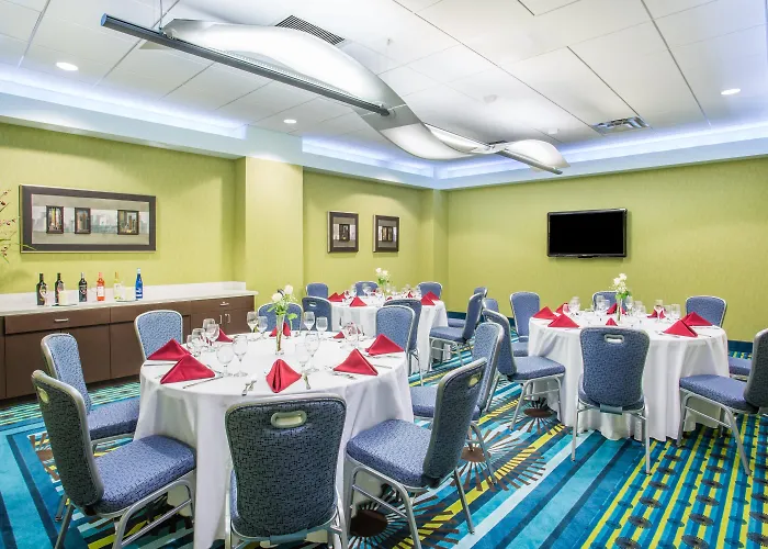Crowne Plaza & Resorts Airport/ Cruise By Ihg